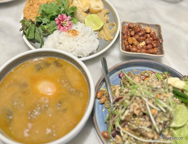 【YOE YOE LAE - Phra Khanong】 at BTSプラカノン駅近く ~駅近で絶品モヒンガー!プラカノン駅前の新ミャンマー料理~