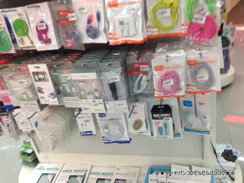 M.IT Accessories at ゲートウェイエカマイ