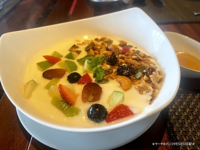クラウンプラザ 朝食ビュッフェ バンコク (6)