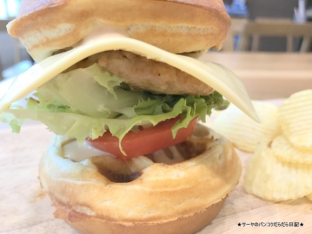 more than game cafe thonglor カフェ Bangkok バンコク (12)
