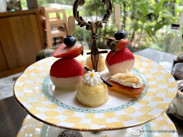 Indulgent 137 Pillars Classic Afternoon Tea (16)