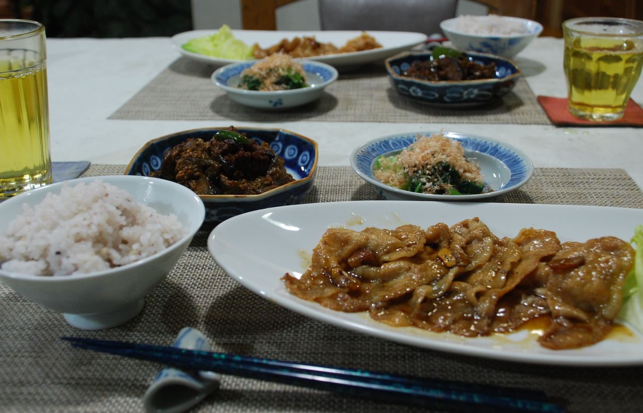 豚ロースのにんにく焼き なすのしぎ焼き 小松菜のおひたし １０ １６ 中年夫婦のウチゴハン