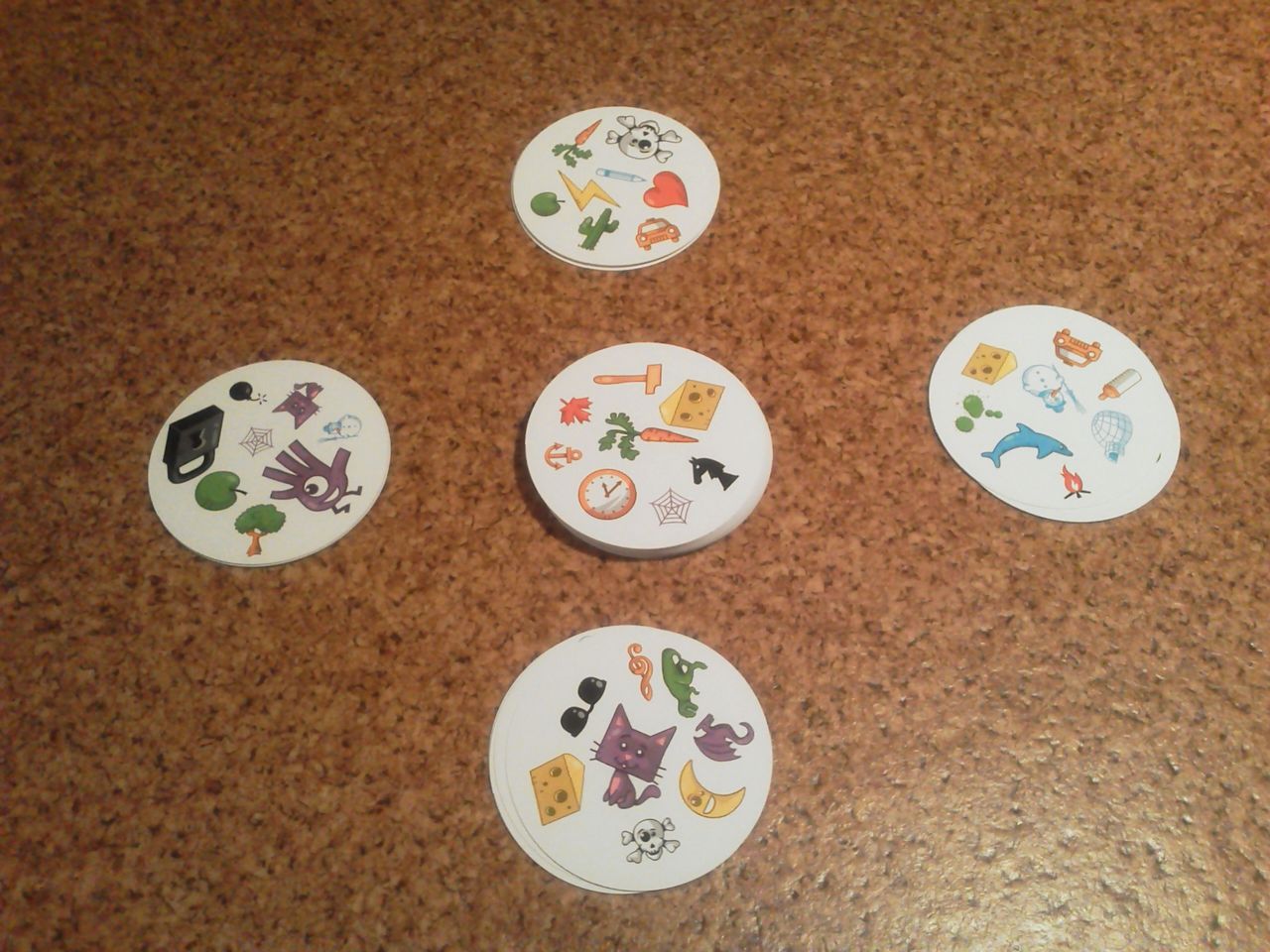 ボードゲーム レビュー 評価 ドブル Dobble Spot It あそびつながるラボ おすすめのボードゲーム紹介ブログ