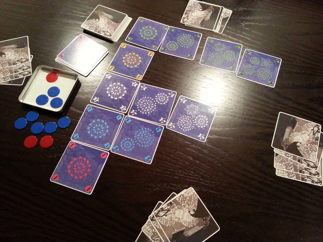 ボードゲーム レビュー 評価 花火 Hanabi あそびつながるラボ おすすめのボードゲーム紹介ブログ