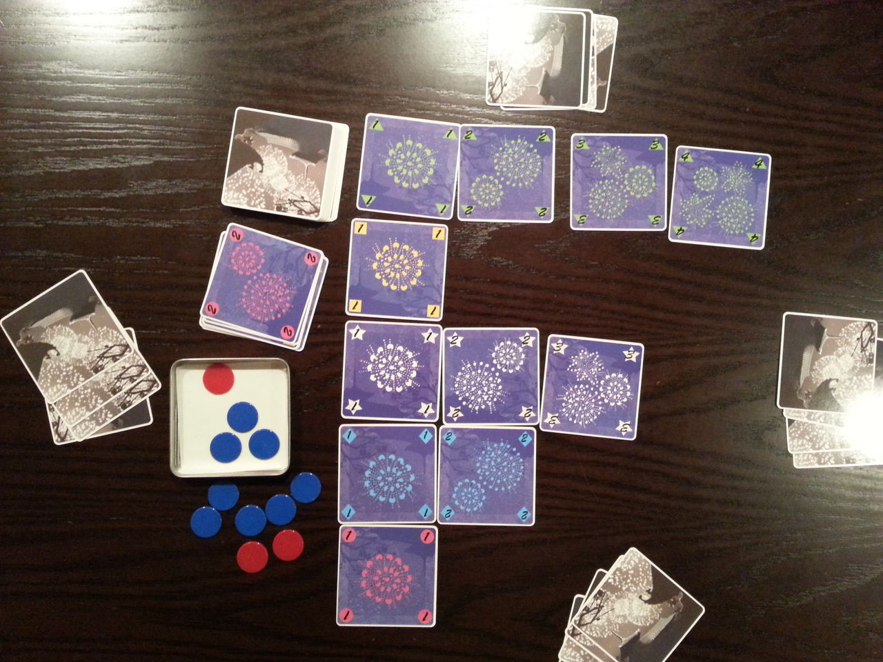 ボードゲーム レビュー 評価 花火 Hanabi あそびつながるラボ おすすめのボードゲーム紹介ブログ