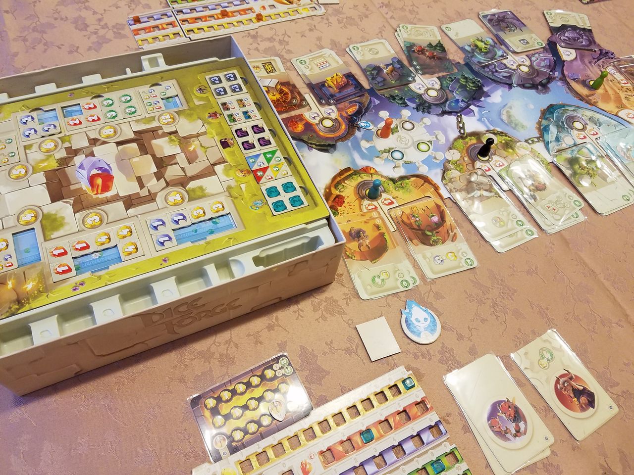 ボードゲーム レビュー 評価 ダイスフォージ Dice Forge あそびつながるラボ おすすめのボードゲーム紹介ブログ ボードゲーム レビュー 評価 ダイスフォージ Dice Forge あそびつながるラボ おすすめのボードゲーム紹介ブログ
