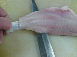 皮の引き方 メバル 簡単 魚の美味しいさばき方 皮の引き方 メバル 簡単 魚の美味しいさばき方