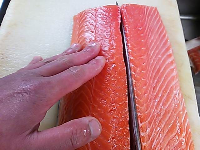 サーモン 皮 引き方 簡単 魚の美味しいさばき方