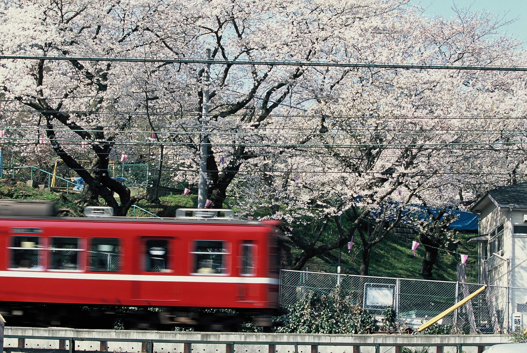 048-002