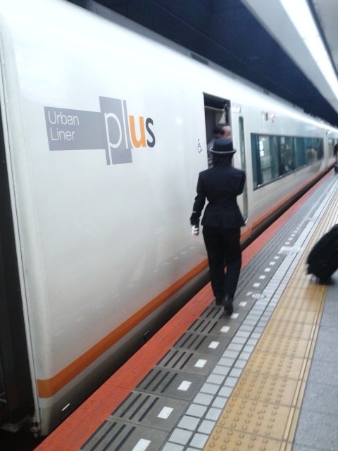 ぷれいばっくします 京阪 門真市駅前のイルミネーションはこんな感じだった そして近鉄アーバンライナーも ネタに入れる プランナーの独り言 ぷれいばっくします 京阪 門真市駅前のイルミネーションはこんな感じだった そして近鉄アーバンライナーも ネタに入れる プランナーの独り言
