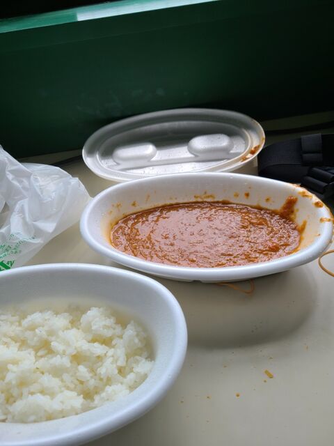 カフェ エピス スパイスカレー 上田 おひま倶楽部のランチ部屋