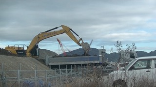 １月３１日０８時３２分　土を積むダンプトレーラー