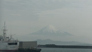 ４月８日０８時５３分　雲の中の富士山