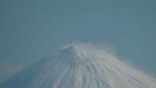 ３月２１日０８時２２分　富士山頂付近の雪煙