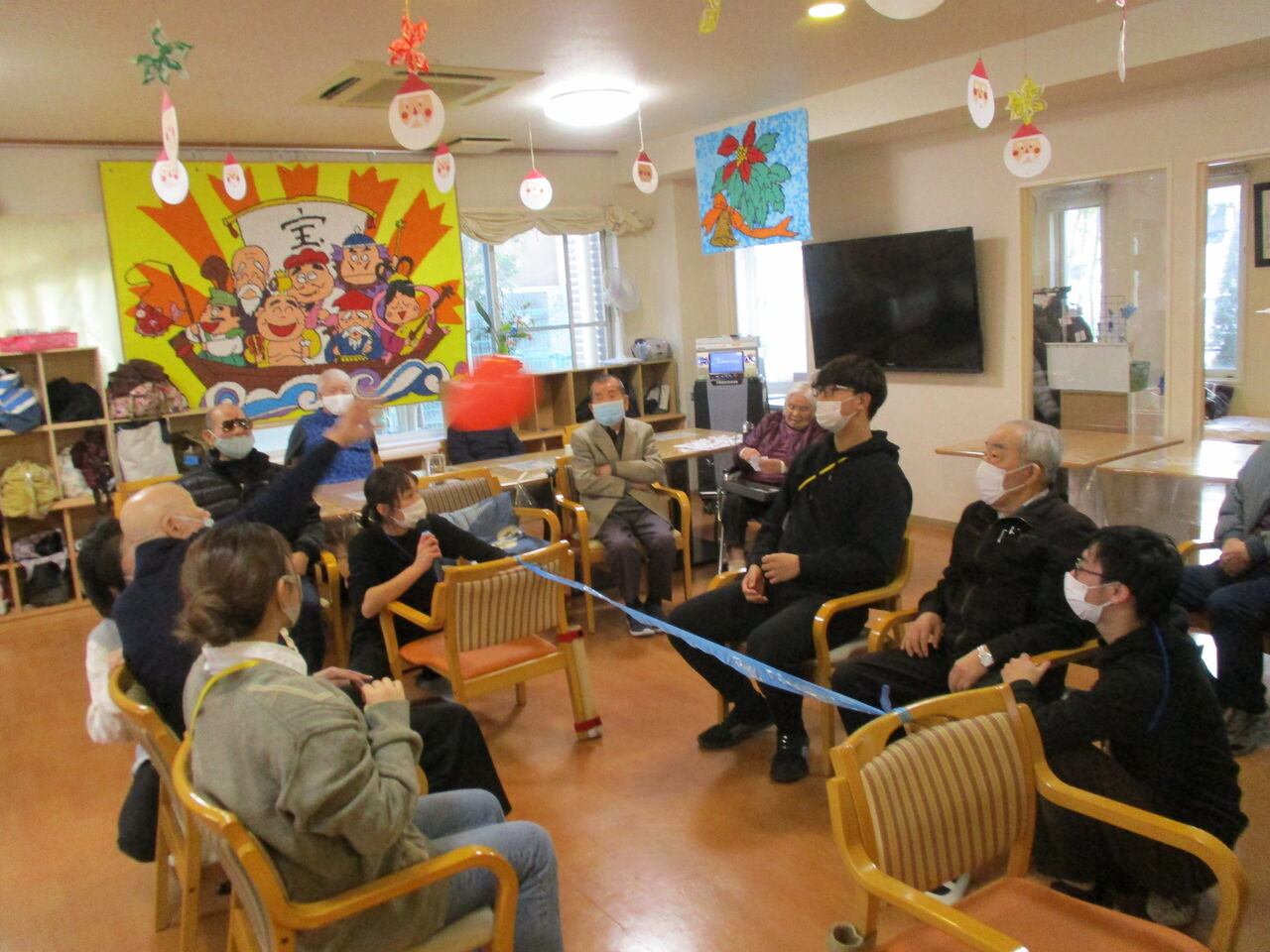 本日のレクリエーション風船バレー V ﾃﾞｲｻｰﾋﾞｽｾﾝﾀｰおひさまﾌﾞﾛｸﾞ