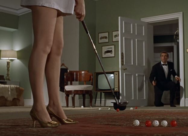 007シリーズのお約束⑯】ふくらはぎフェティシズムについて真面目に