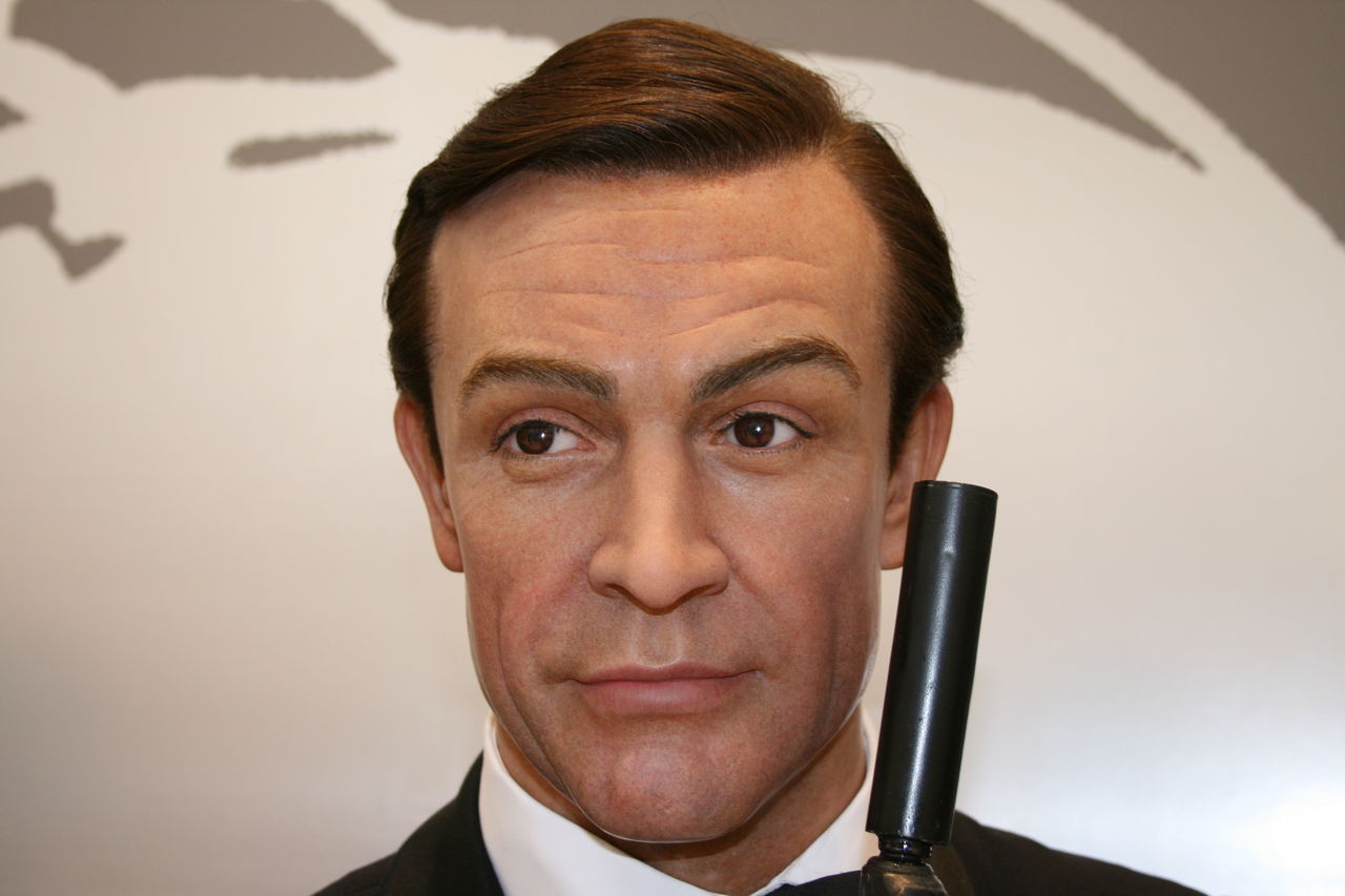 歴代ジェームズ ボンドの等身大フィギュアが六本木に降臨 For James Bond 007 Lovers Only