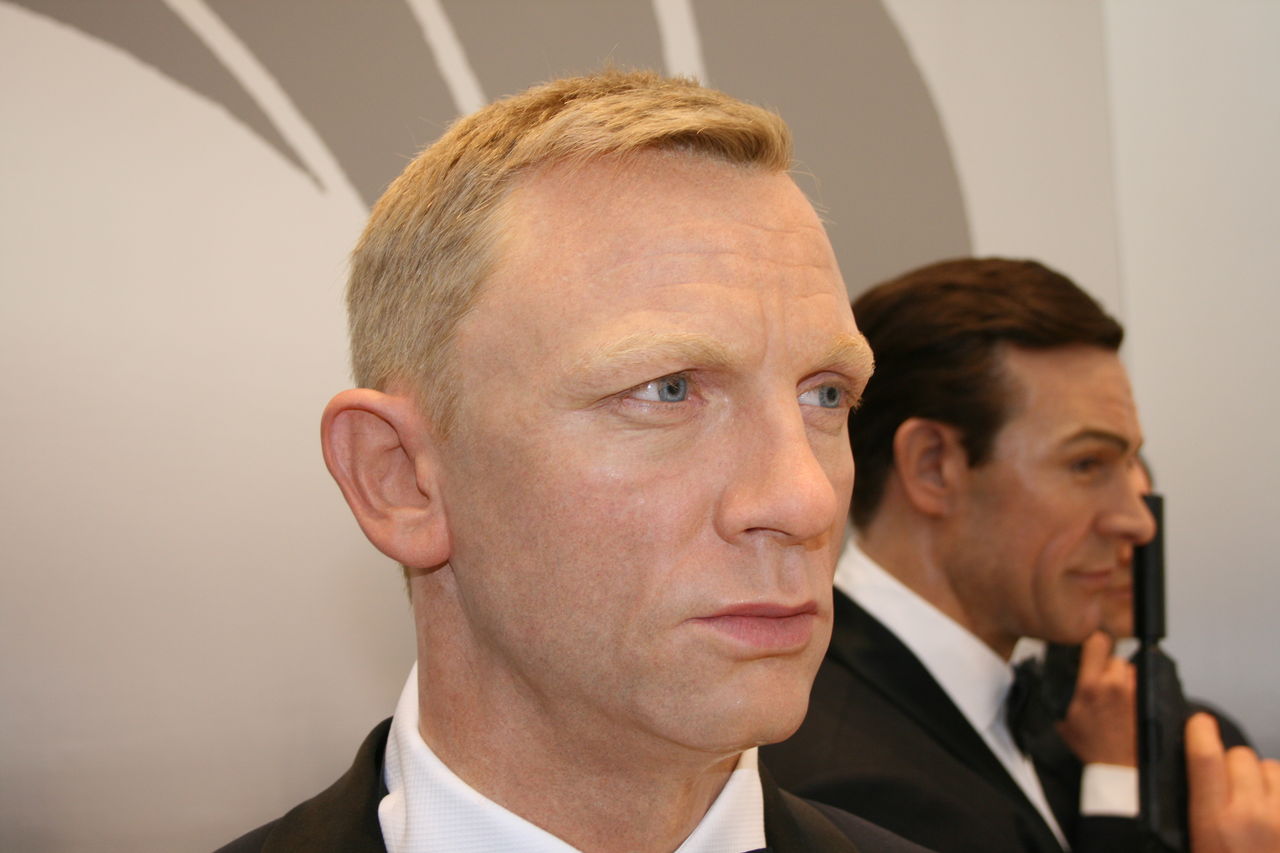 歴代ジェームズ ボンドの等身大フィギュアが六本木に降臨 For James Bond 007 Lovers Only