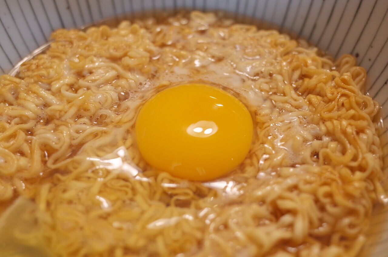 じっと3分まつのだヨ チキンラーメン おやじ厨房に入る じっと3分まつのだヨ チキンラーメン おやじ厨房に入る