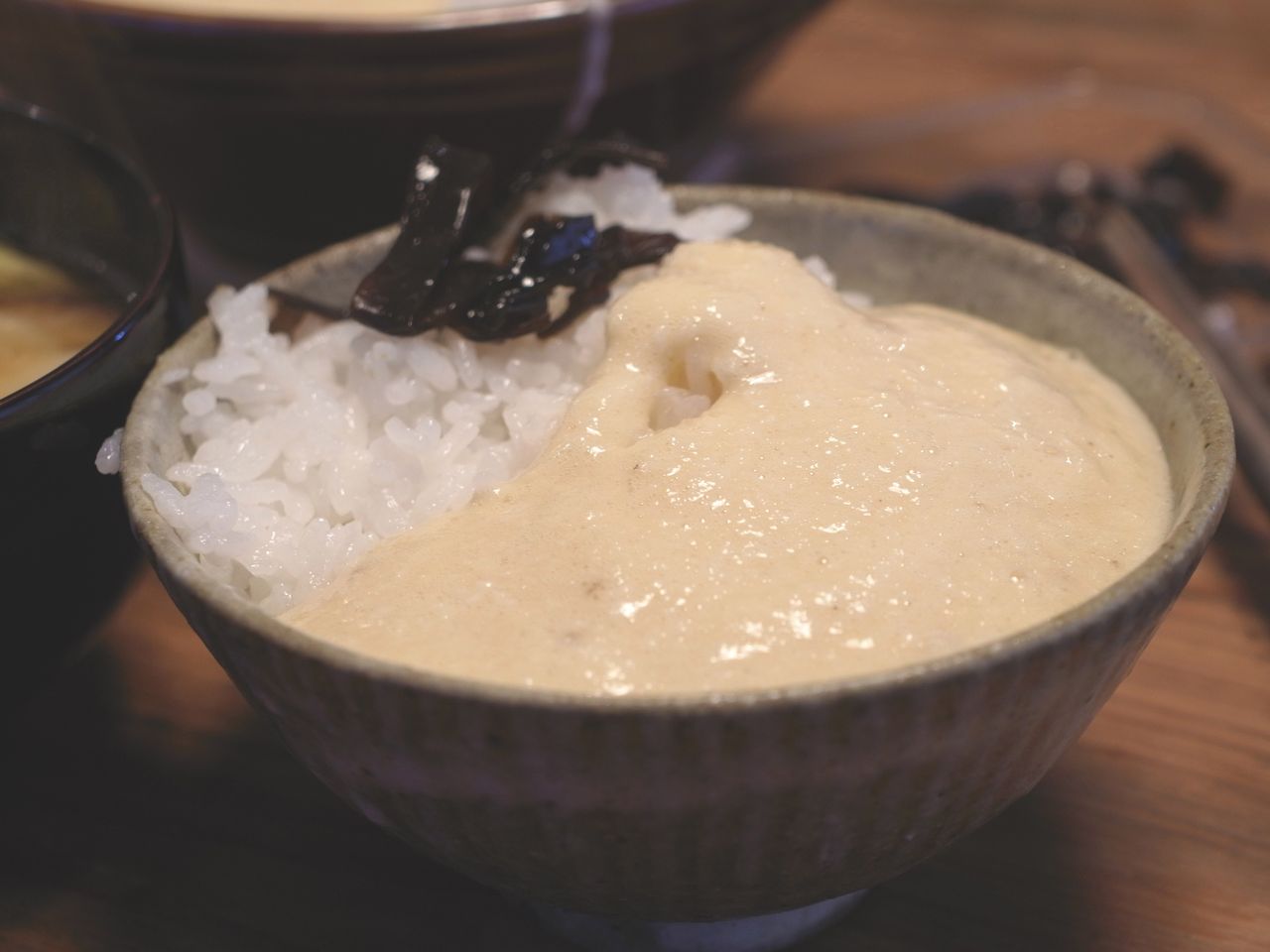 とろろご飯に昆布の佃煮 おやじ厨房に入る 改 おやじ上海に居る