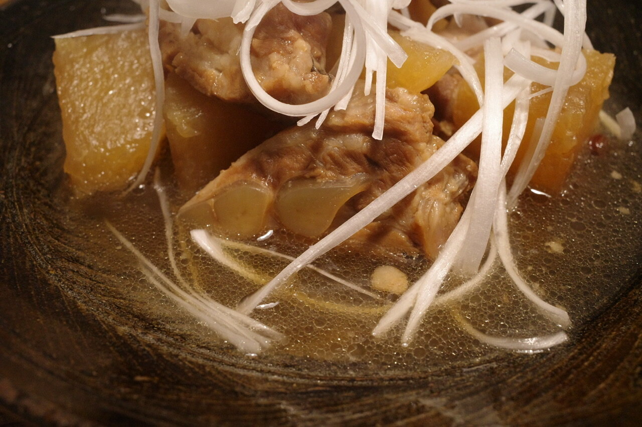 豚バラ軟骨の醤油煮込み おやじ厨房に入る