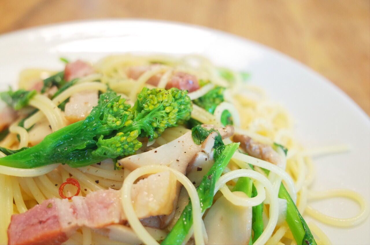 菜の花とベーコンのスパゲティ おやじ厨房に入る