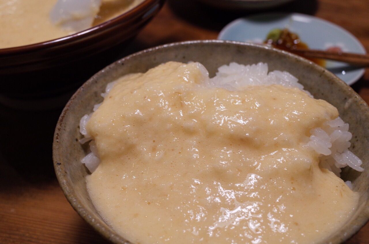 とろろご飯になめこ汁の朝食 おやじ厨房に入る 改 おやじ上海に居る