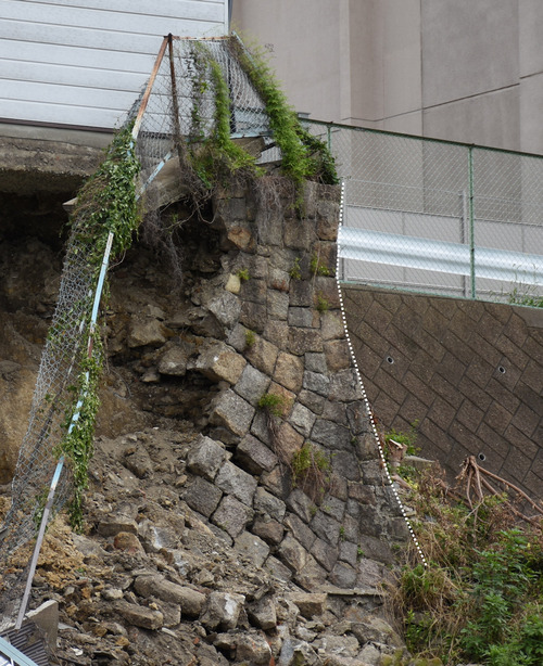 空積み擁壁 家屋倒壊 大阪市西成区天下茶屋 第9報 石垣職人の日常は点検業務 ぼちぼちと2 空積み擁壁 家屋倒壊 大阪市西成区天下茶屋 第9報 石垣職人の日常は点検業務 ぼちぼちと2