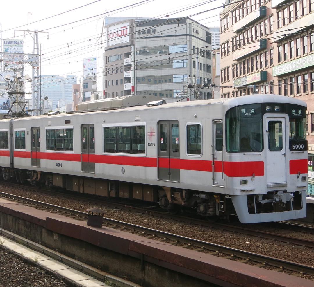 いつかの山陽電車 5000系 阪急神戸三宮駅まで乗り入れてます 姫路駅 いつかの山陽電車 5000系 阪急神戸三宮駅まで乗り入れてます 姫路駅