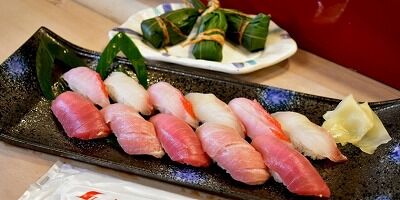 【画像】女子大生女将が握る寿司屋、マジで清潔感あるしこれで良くないか？