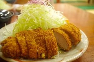 とんかつ屋で最初にキャベツを食べるのはマナー違反とマニア激怒「超失礼」