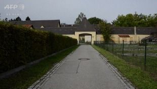 ナチス・ドイツの強制収容所が難民の保護施設に