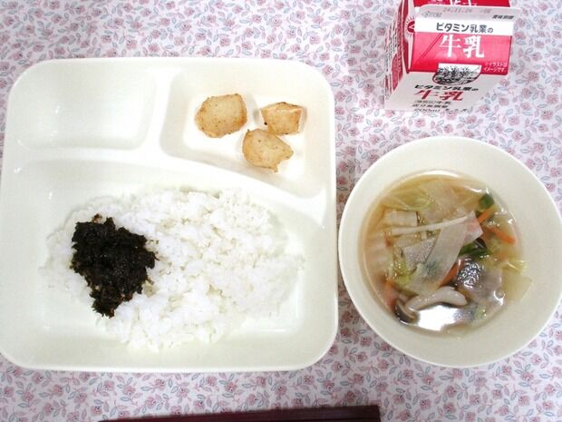 【画像】 給食、無償化のせいで戦時中のような食事になってしまう