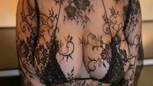 【画像】こういう服装の女ってスケベな目で見ちゃいけないの?