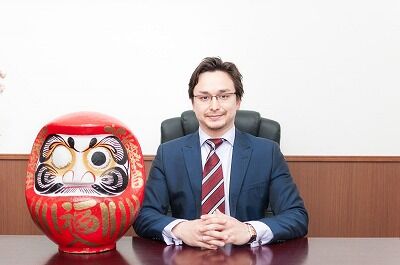 【画像】1万2000人のロリとS●Xした伝説の校長wwwwwww