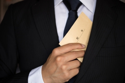 男1「年収1300万?それって手取り?」男2「未だに給与手渡しとかエアプ透けてるだろ無職」→