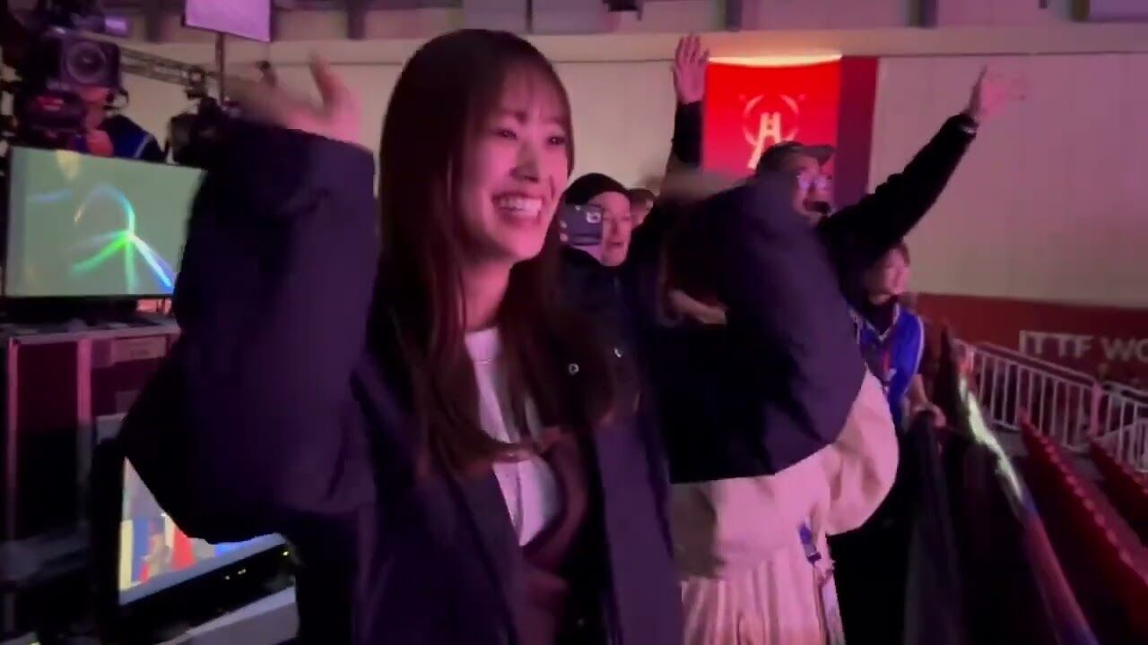 【動画】日向坂46 佐々木久美＆松田好花 女子準々決勝後 会場に流れた「キュン」で踊る【世界卓球2024団体戦】
