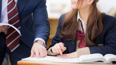 【悲報】教師「テニスって10回言ってw」JC「ペ●スペ●スペ●スペ●ス・・・」