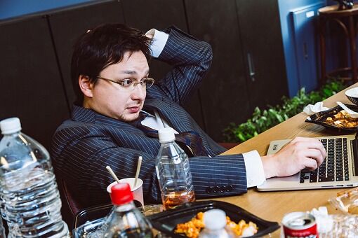 人事ワイ、クソガキ一匹に会社を潰されそうになり咽び泣く