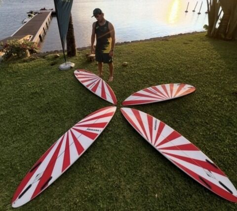 【パリ五輪】 韓国側の抗議で豪スター選手が旭日旗サーフボード使用を撤回