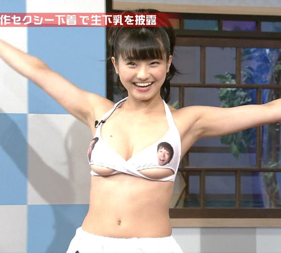 Gカップ乳グラドル片岡沙耶がテレビで自作下着を着て下乳を見せてる件