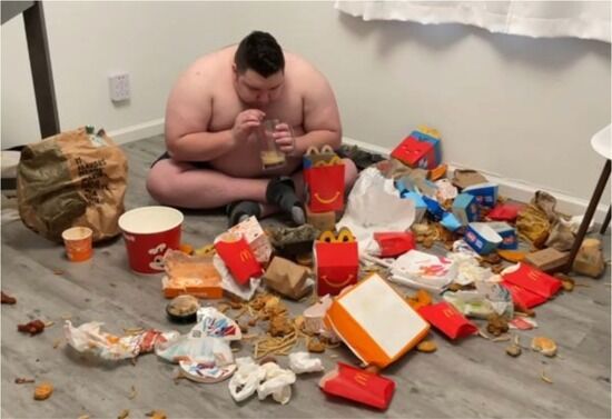 【画像】アメリカのデブ、レベルが違いすぎるｗｗｗｗｗｗ