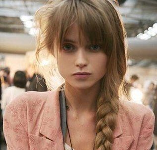 【画像】パッツン前髪の白人、お前らの想像の3倍は可愛い