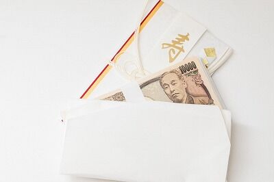【悲報】新婦「ご祝儀がたった１万円しかないわ！なんで？」