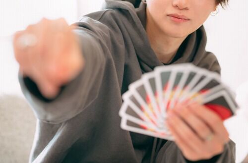 【画像】キッズに人気の『近所のおじさんカードゲーム』、一部界隈から危険視されてしまうwwwww