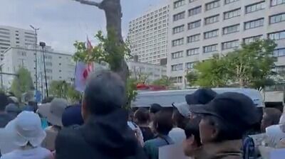 【緊急】財務省解体デモ、GWで人集まりすぎてとんでもないことにwwww