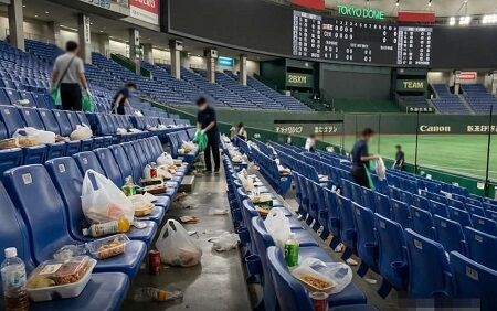 【画像】親日台湾人、東京ドームにゴミを散らかしたまま帰国してしまう