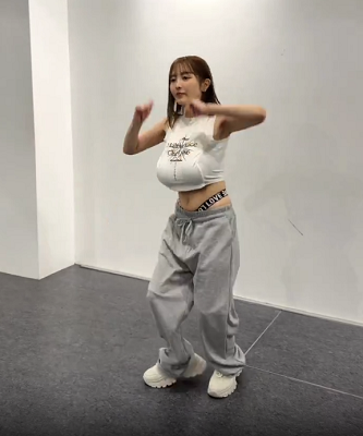 【動画】巨乳ダンサーさん(20)、すんごい乳揺れで全人類の精液を無駄打ちさせてくるｗｗｗ