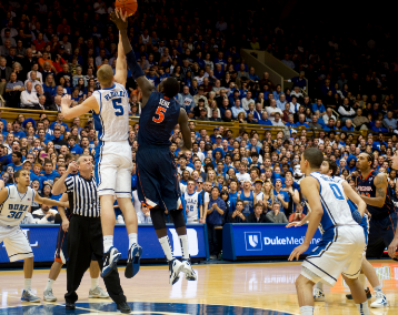 【動画】アメリカで人気すぎる大学バスケ、決勝戦の観客数がガチの限界突破ｗｗｗｗｗｗ