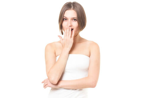 【画像】偶然チ●コ丸出し全裸デモに遭遇した女さん、完全に「メスの顔」になってしまうwwwww